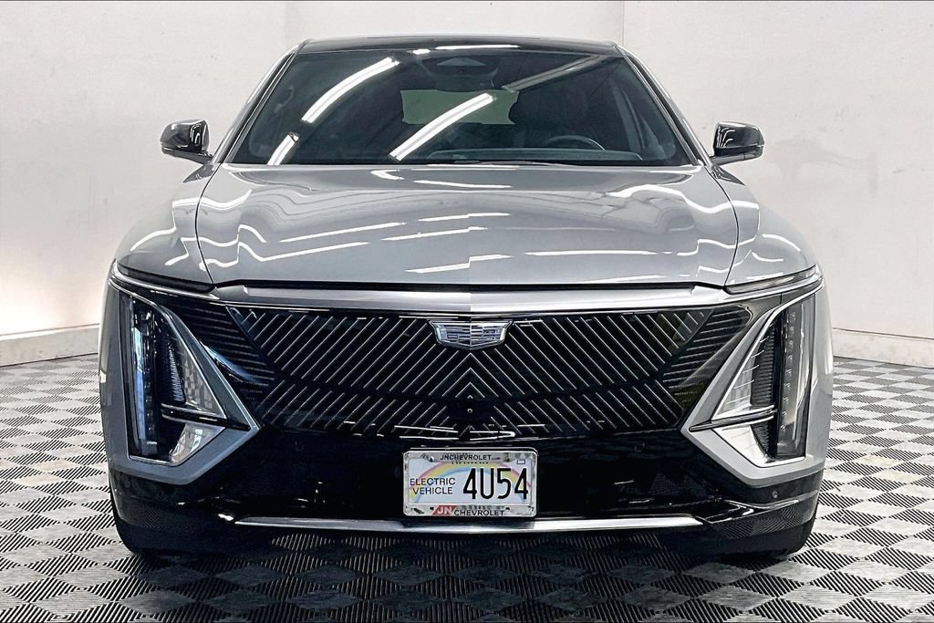 Used 2024 Cadillac Lyriq Luxury RWD image 2