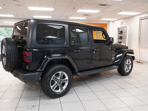 Used 2018 Jeep Wrangler Unlimited Sahara AWD/4WD image 11