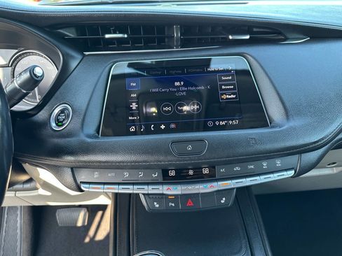 Used 2020 Cadillac XT4 Luxury w/ Cold Weather Package image 22