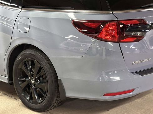 Used 2023 Honda Odyssey Sport image 11