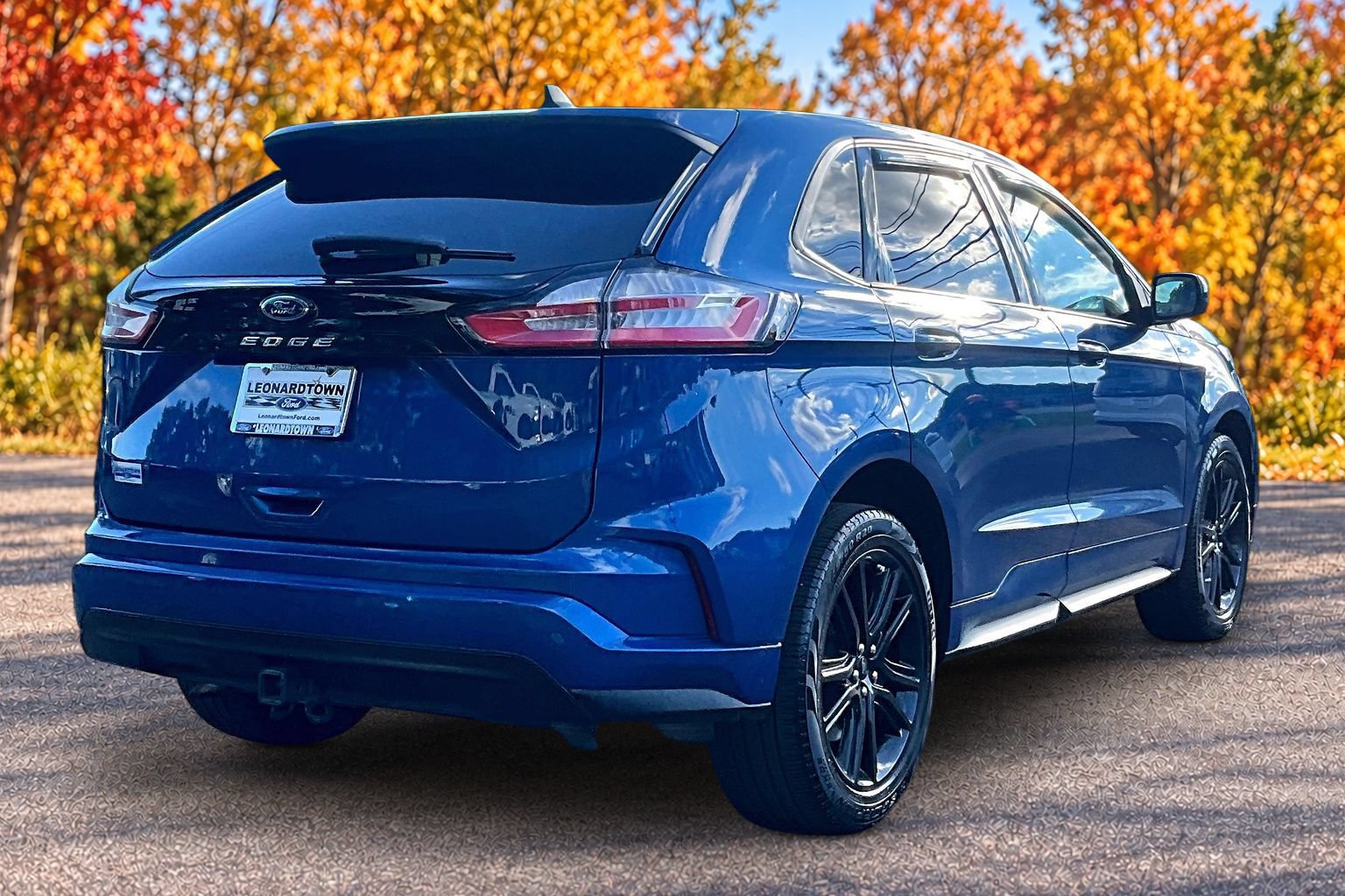 Used 2024 Ford Edge ST-Line w/ Class II Trailer Tow Package AWD/4WD image 2