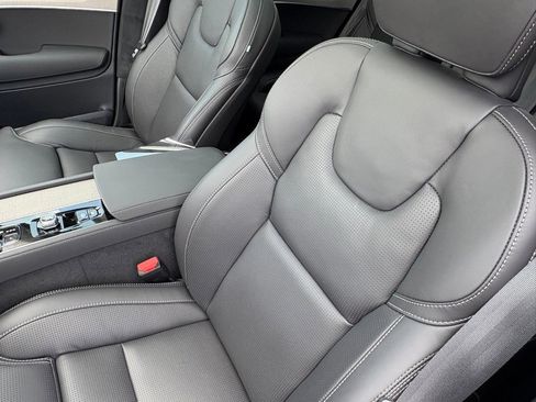 New 2026 Volvo XC90 B6 Ultra w/ Lounge Package image 18