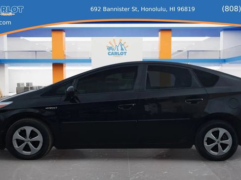 Used 2015 Toyota Prius Three FWD image 2