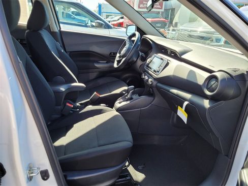 New 2025 Nissan Kicks Play S image 11