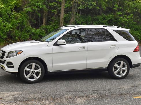 Used 2019 Mercedes-Benz GLE 400 4MATIC image 3