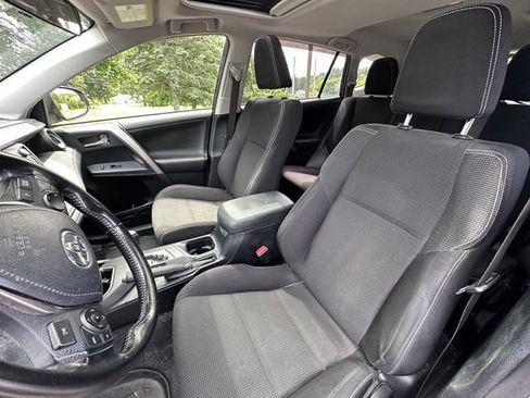 Used 2018 Toyota RAV4 XLE AWD/4WD image 12