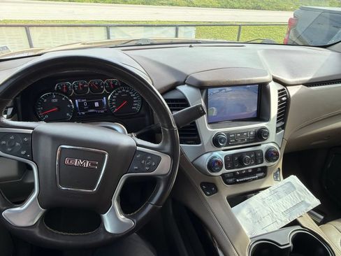 Used 2019 GMC Yukon XL SLT w/ Premium Edition RWD image 11