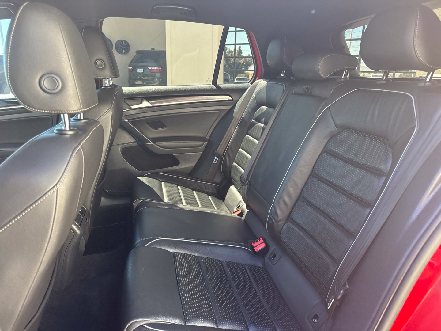 Used 2019 Volkswagen Golf R 4-Door AWD/4WD image 15