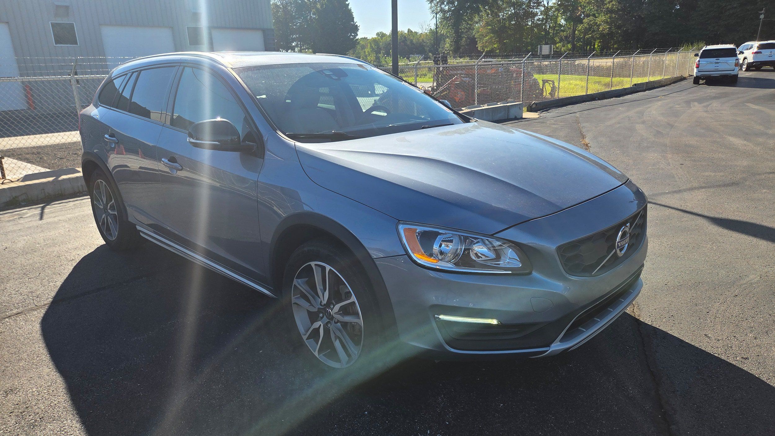 Used 2017 Volvo V60 T5 Cross Country w/ Climate Package AWD/4WD image 3