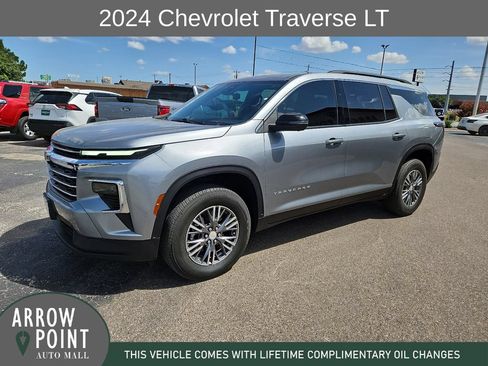 Used 2024 Chevrolet Traverse LT w/ Trailering Package FWD image 5