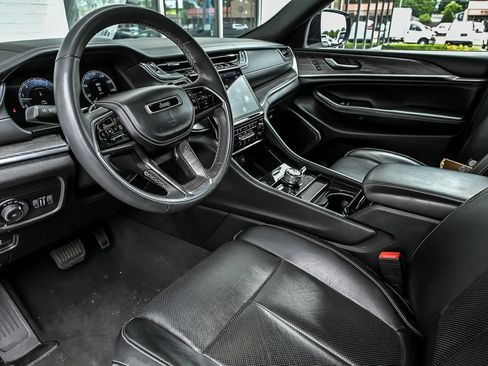 Used 2023 Jeep Grand Cherokee Overland w/ Luxury Tech Group IV AWD/4WD image 15