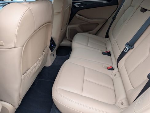Certified 2025 Porsche Macan AWD/4WD image 26