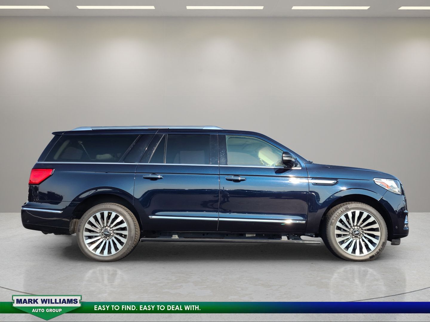 Used 2021 Lincoln Navigator L Reserve w/ Luxury Package AWD/4WD image 2