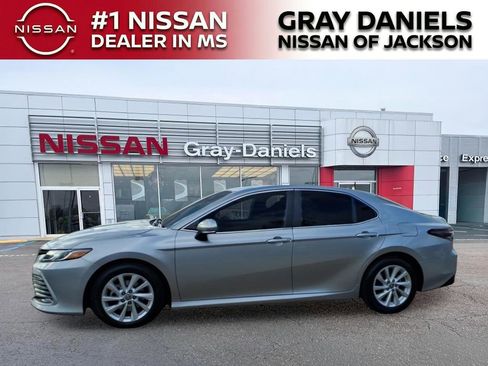 Used 2023 Toyota Camry LE image 4