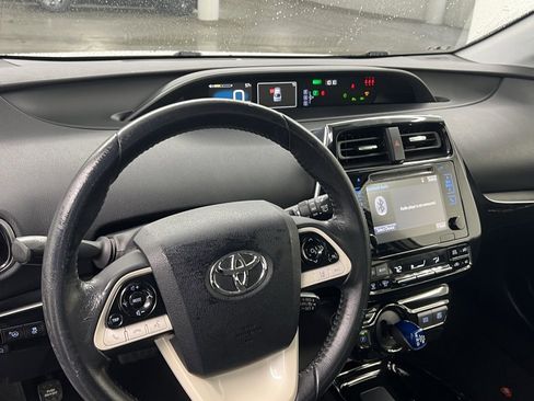 Used 2018 Toyota Prius Three image 8