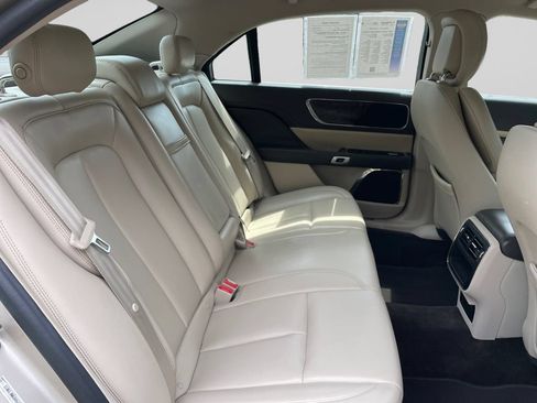Used 2017 Lincoln Continental Premiere AWD/4WD image 14
