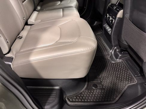 Used 2024 Land Rover Defender 110 X-Dynamic SE image 23