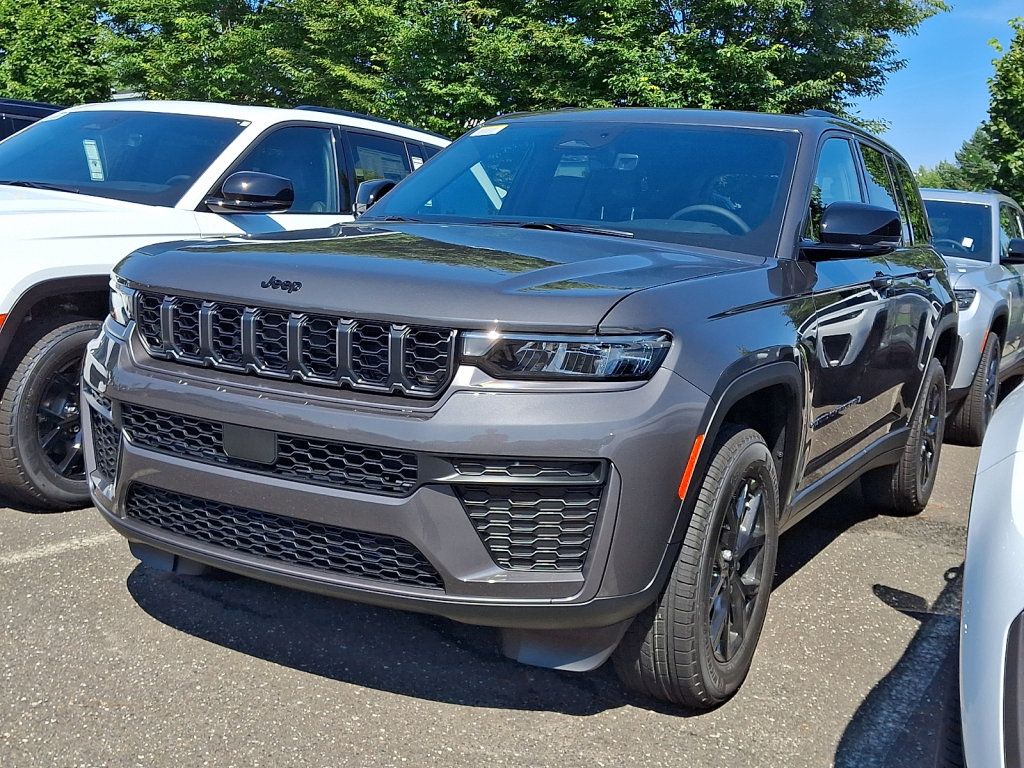New 2026 Jeep Grand Cherokee Altitude AWD/4WD image 1