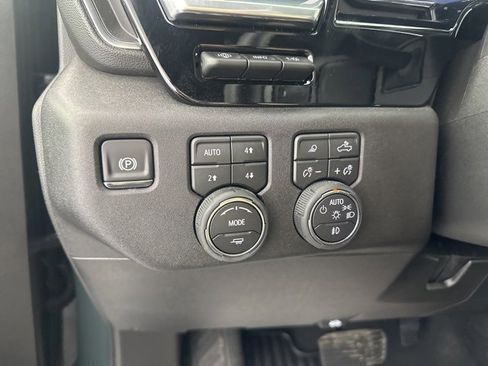 Used 2026 Chevrolet Silverado 2500 LTZ w/ LTZ Convenience Package image 21