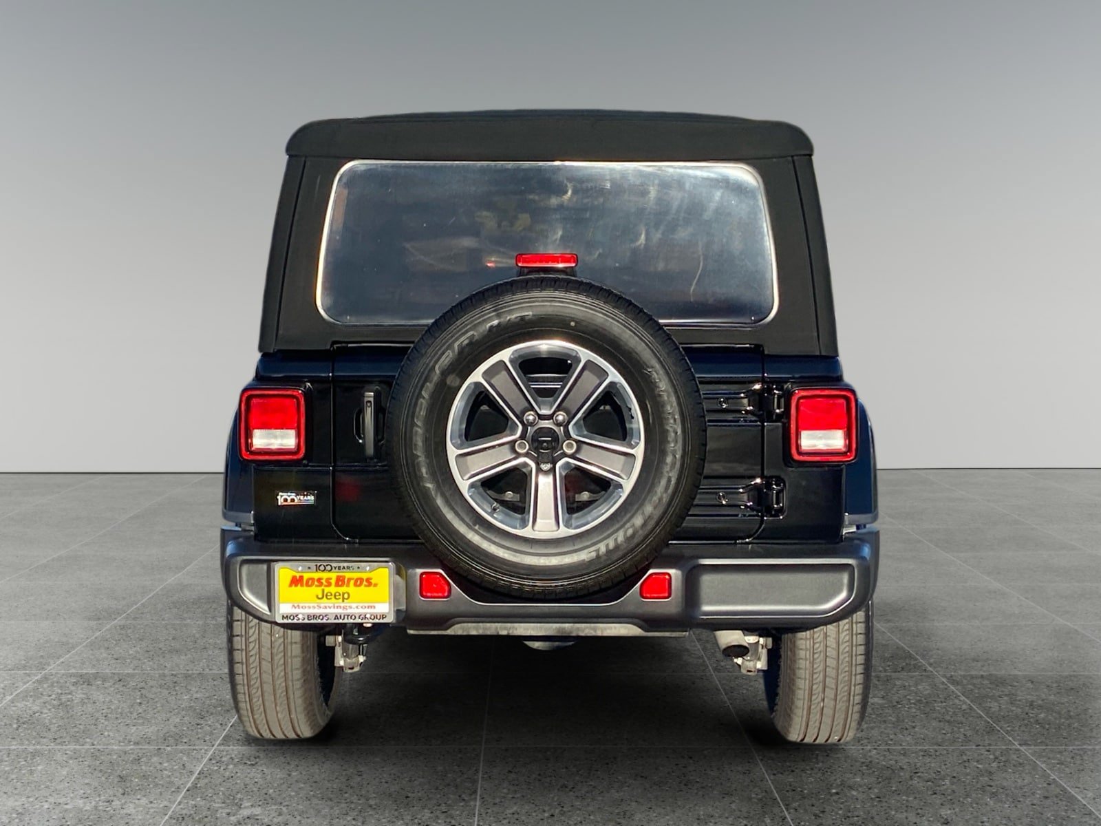 Used 2022 Jeep Wrangler Unlimited Sahara AWD/4WD image 4