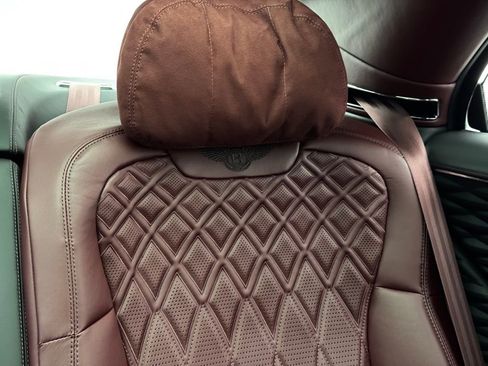 Used 2020 Bentley Flying Spur W12 image 21