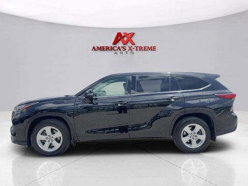 Used 2020 Toyota Highlander L image 2
