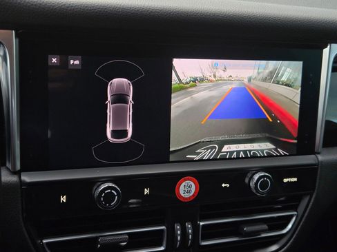 Used 2024 Porsche Macan image 16