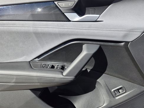 New 2026 Volkswagen Tiguan SE R-Line image 19