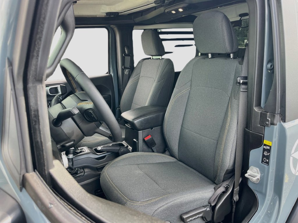 Used 2024 Jeep Wrangler Sport AWD/4WD image 19