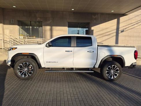 Used 2023 GMC Canyon Denali AWD/4WD image 2