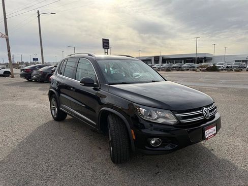 Used 2017 Volkswagen Tiguan Sport image 4