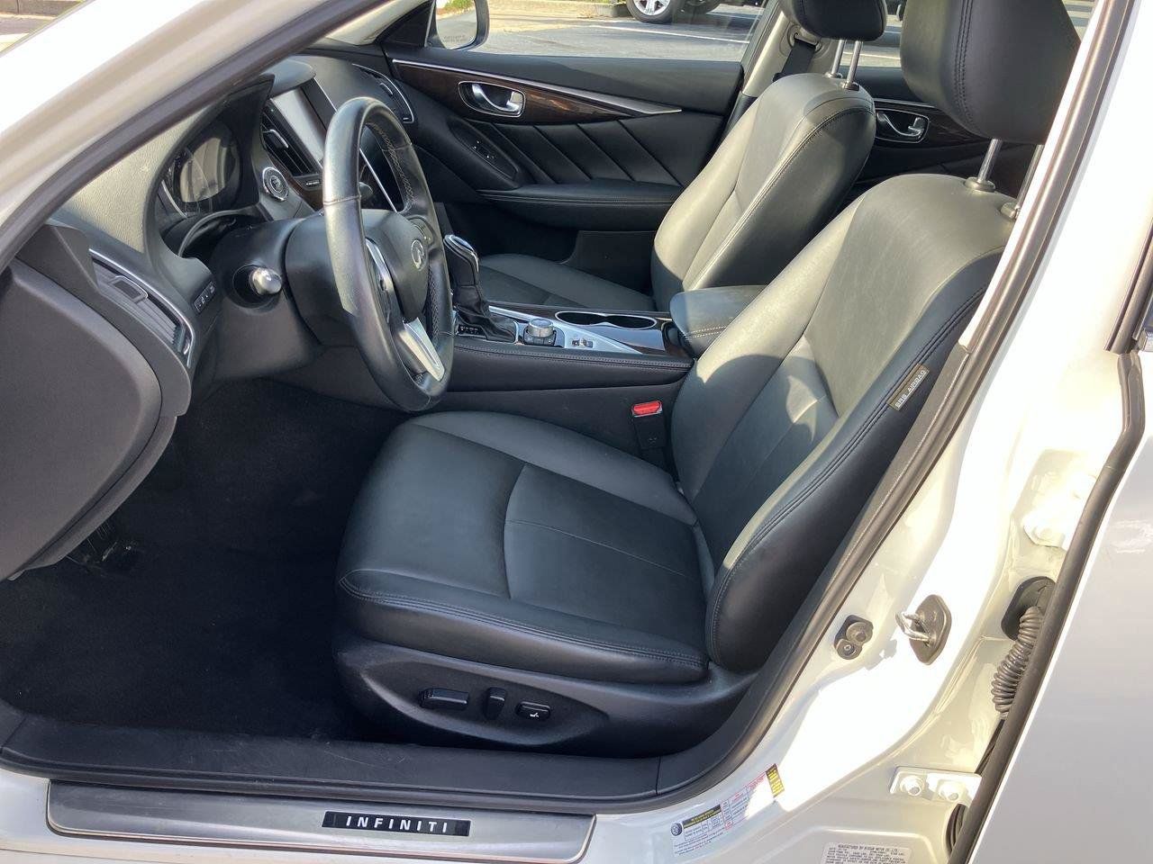 Used 2019 INFINITI Q50 Luxe w/ Essential Package (3.0T Luxe) AWD/4WD image 13
