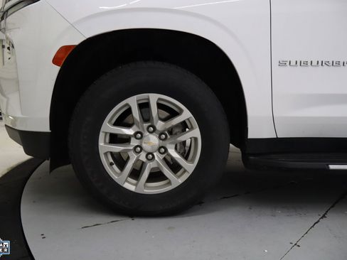 Used 2024 Chevrolet Suburban LT image 10