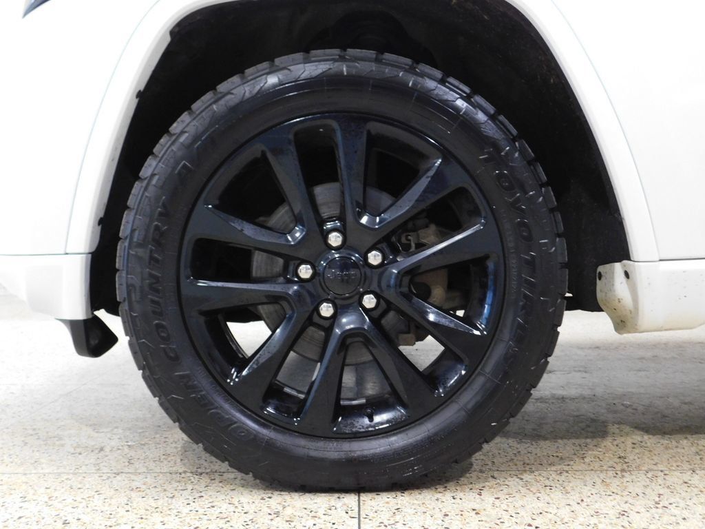 Used 2020 Jeep Grand Cherokee Altitude AWD/4WD image 19