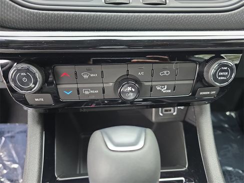 New 2026 Jeep Compass Latitude image 21