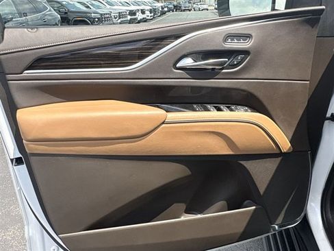 Certified 2022 Cadillac Escalade ESV Premium Luxury w/ Performance Package AWD/4WD image 23