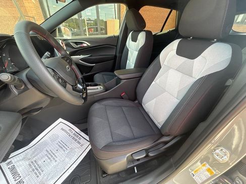 Used 2026 Chevrolet Trax RS w/ Sunroof Package FWD image 22