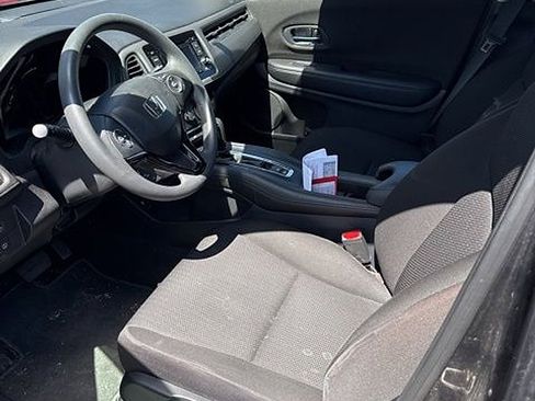 Used 2018 Honda HR-V LX image 5