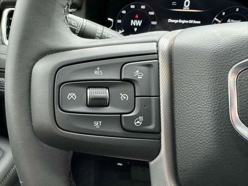 Used 2024 GMC Yukon XL Denali image 20