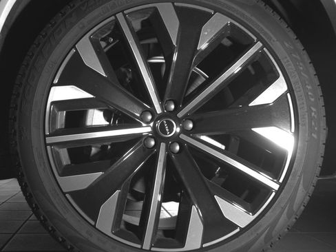 Certified 2026 Volvo XC90 B6 Plus AWD/4WD image 23