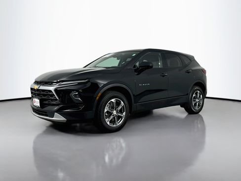 Used 2025 Chevrolet Blazer LT AWD/4WD image 3