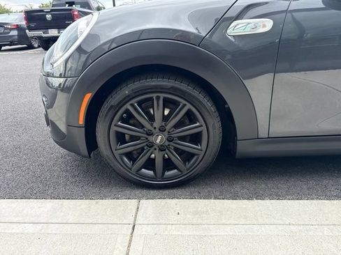 Used 2019 MINI Cooper S w/ Signature Upholstery Package FWD image 9