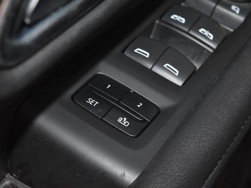 Used 2021 Chevrolet Tahoe Z71 w/ Luxury Package AWD/4WD image 6