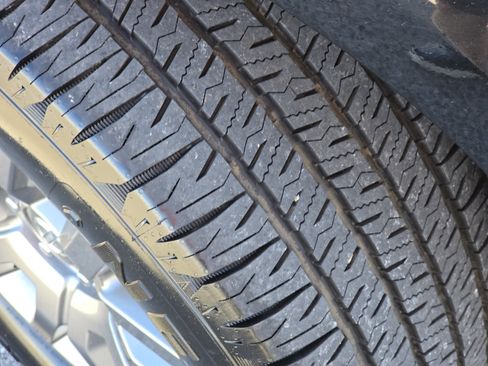 Used 2012 Nissan Frontier SV w/ Sport Appearance Pkg image 4