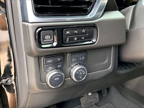 Used 2025 GMC Yukon Denali AWD/4WD image 35