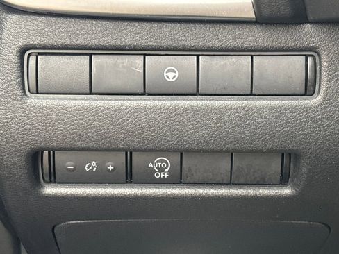 Used 2023 Nissan Rogue SV image 24