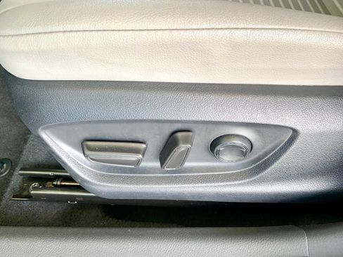 Used 2023 Toyota Camry SE FWD image 39