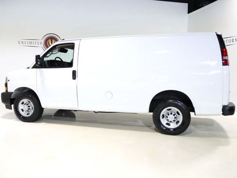 Used 2019 Chevrolet Express 3500 w/ Driver Convenience Package RWD image 28