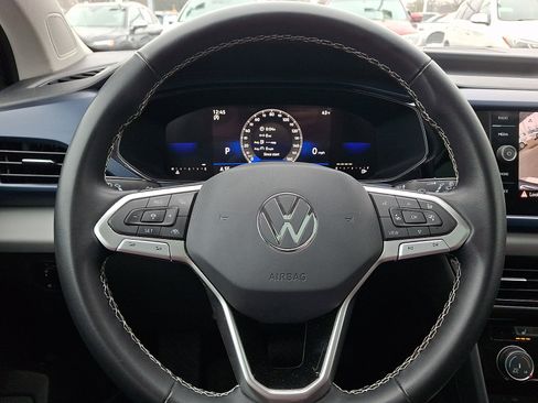 Certified 2023 Volkswagen Taos SE w/ Panoramic Sunroof Package image 19