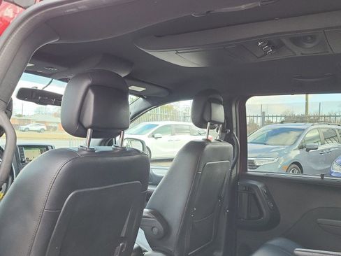 Used 2017 Dodge Grand Caravan GT image 25